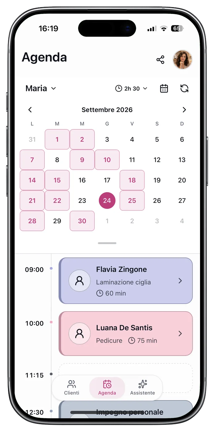 Calendario mensile esteso con appuntamenti del centro estetico