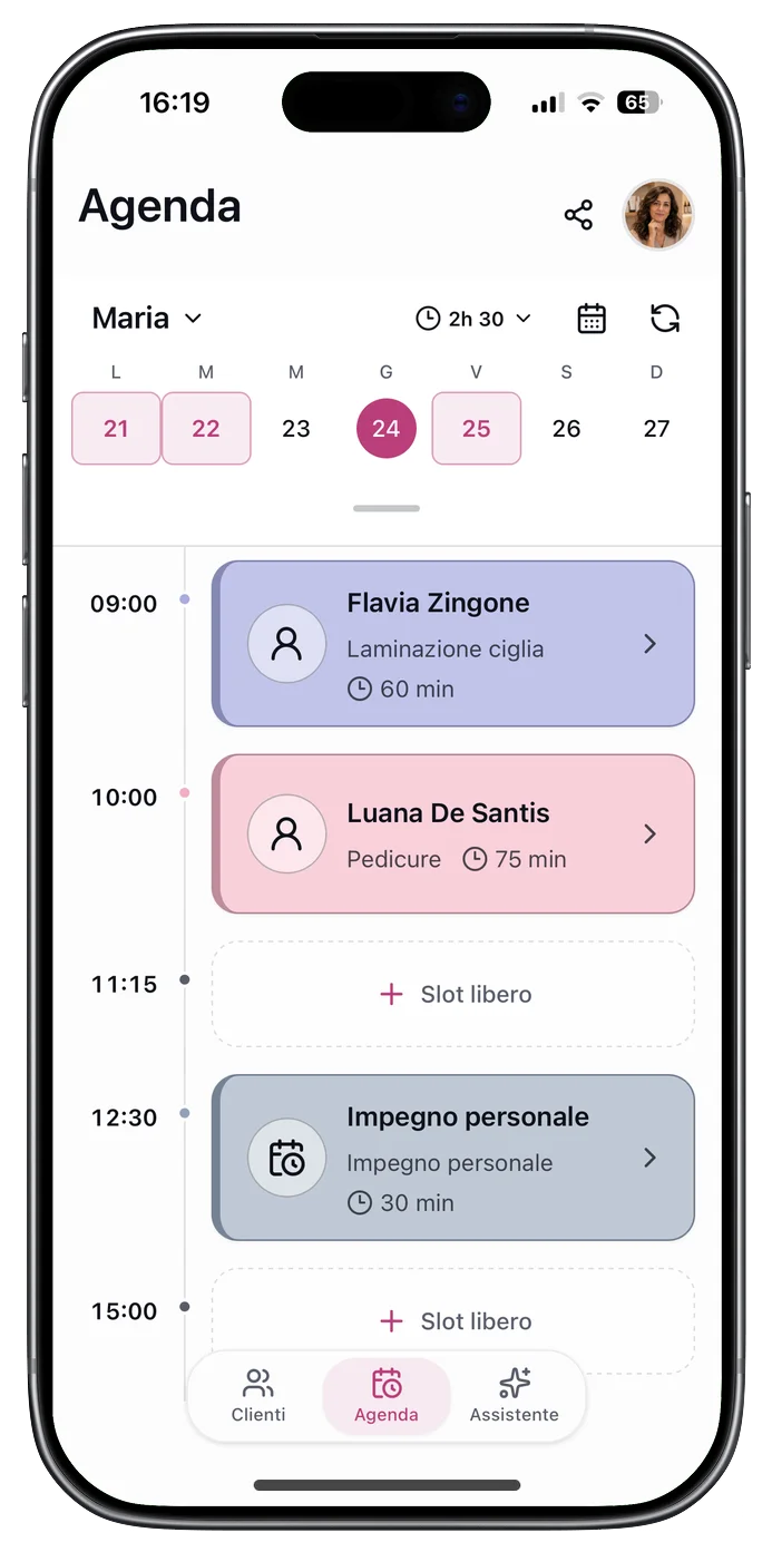 Agenda beauty in vista timeline con appuntamenti e slot liberi